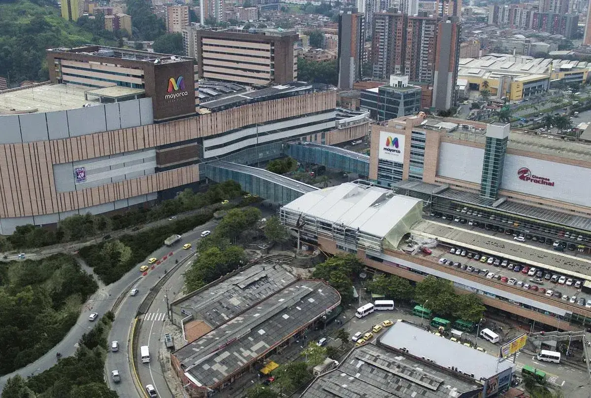 Centro Comercial Mayorca en Sabaneta - Inversión rentable